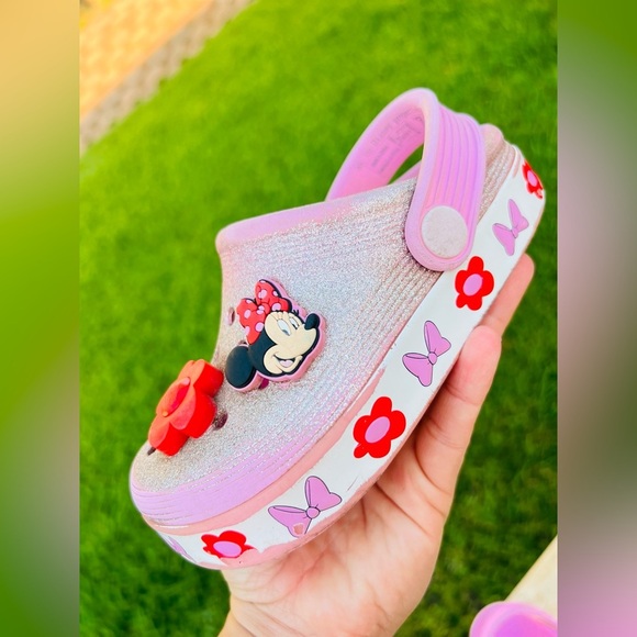 Crocs Minnie Mouse kids with charming 
One light up C-10 - Picture 8 of 8